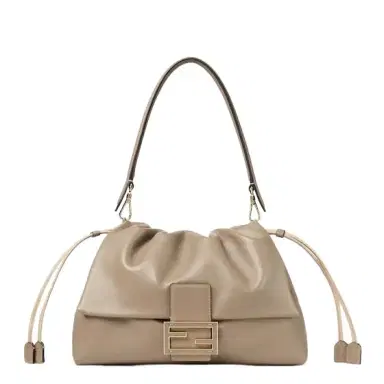 Fendi Mamma Baguette Large | Thumbnail 1 Fendi Mamma Baguette Large | Thumbnail 1