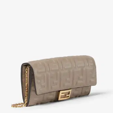 Fendi Baguette Continental With Chain | Thumbnail 2