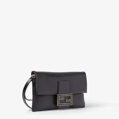 Fendi Mamma Baguette Pouch | Thumbnail 2 Fendi Mamma Baguette Pouch | Thumbnail 2