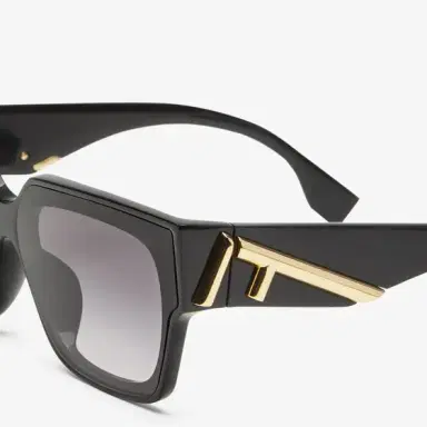 Fendi Rectangular First eyeglasses in black acetate | Thumbnail 3