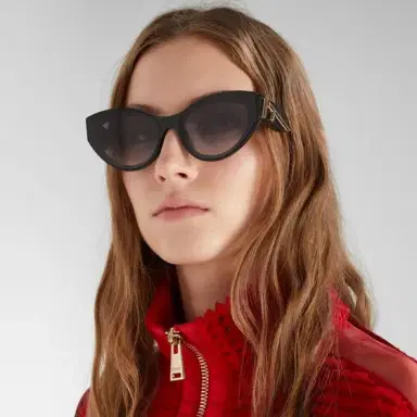Fendi Cat-eye First glasses in black acetate | Thumbnail 4