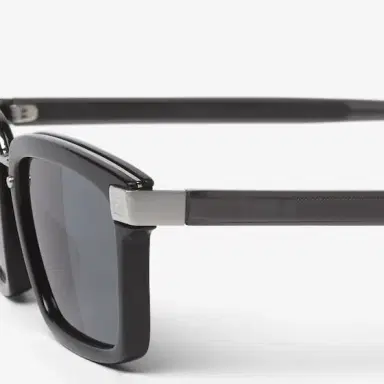 Fendi Square sunglasses made of black acetate, featuring hinges | Thumbnail 3