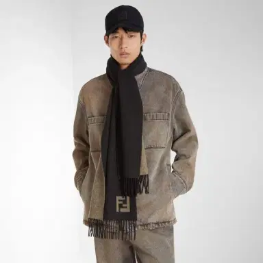 Fendi Rectangular scarf with fringed motif on the short sides | Thumbnail 4 Fendi Rectangular scarf with fringed motif on the short sides | Thumbnail 4