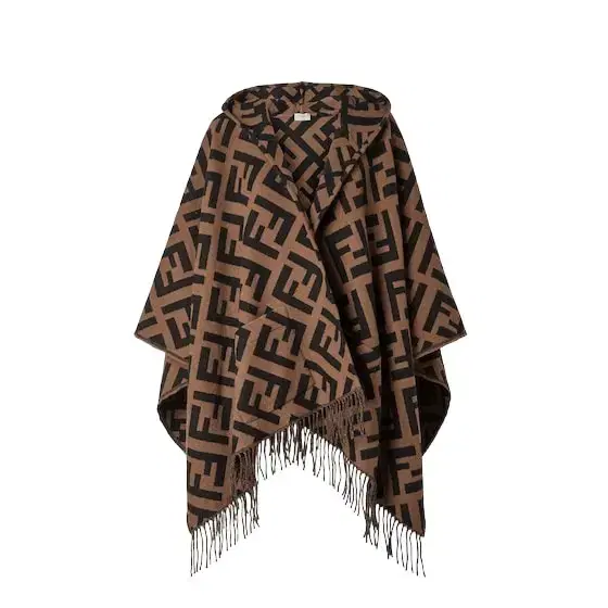 Poncho with hood and maxi pockets on the front