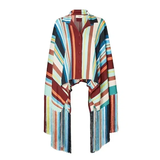 Poncho with a wide, short volume