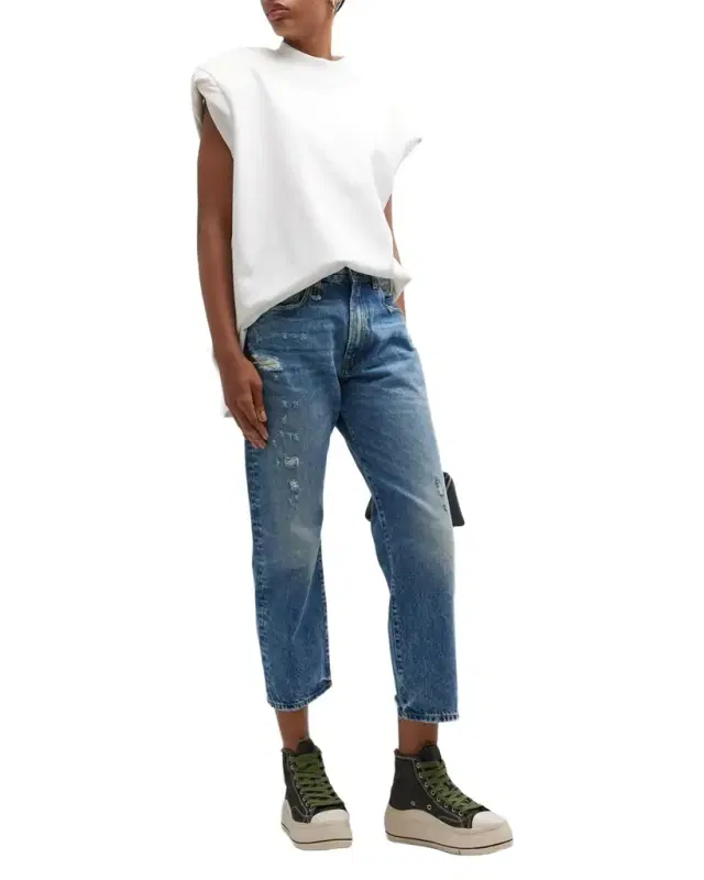 Distressed Boyfriend Jeans