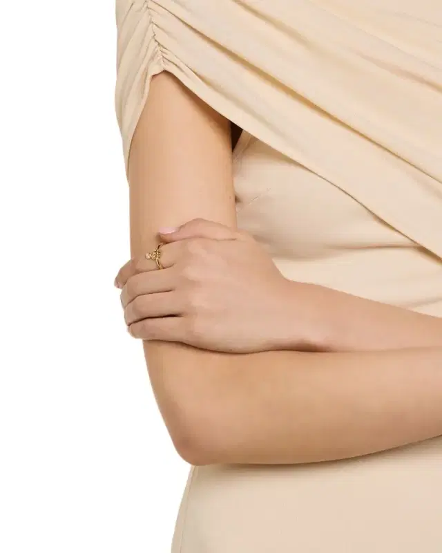 Pia Round Diamond Yellow Gold Ring