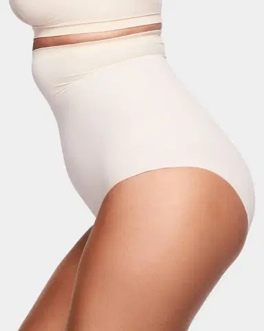Skims Seamless Sculpt High-Waisted Briefs | Thumbnail 3 Skims Seamless Sculpt High-Waisted Briefs | Thumbnail 3