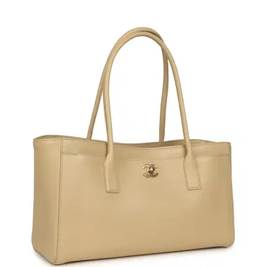 Chanel Chanel Small Cerf Shopping Bag Beige Calfskin Gold Hardware | Thumbnail 2 Chanel Chanel Small Cerf Shopping Bag Beige Calfskin Gold Hardware | Thumbnail 2