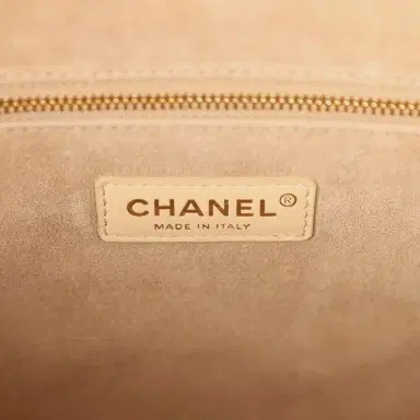 Chanel Chanel Small Cerf Shopping Bag Beige Calfskin Gold Hardware | Thumbnail 8 Chanel Chanel Small Cerf Shopping Bag Beige Calfskin Gold Hardware | Thumbnail 8