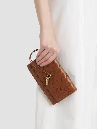 Bottega Veneta Women's Andiamo Intrecciato Leather Shoulder Bag | Thumbnail 2