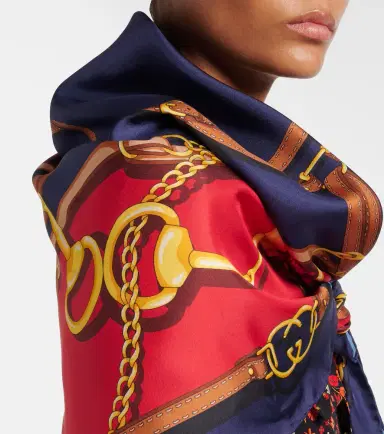 Gucci Printed reversible silk twill scarf | Thumbnail 5