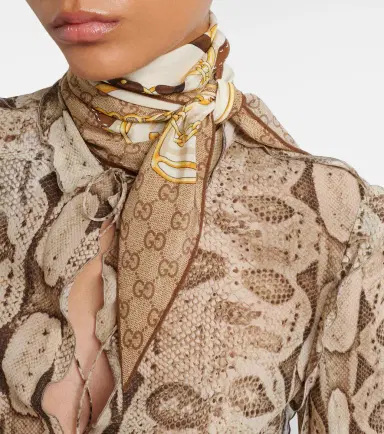 Gucci GG printed reversible silk twill scarf | Thumbnail 4