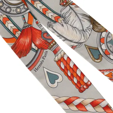 HERMÈS Hermes "Harnais De Coeur" Gris Perle Multi Silk | Thumbnail 3