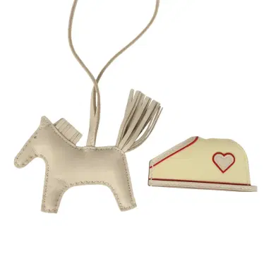 HERMÈS Hermes Rodeo Robeo Coeur Charm PM Craie, Jaune Milton & Rouge Radieux Milo Lambskin | Thumbnail 3 HERMÈS Hermes Rodeo Robeo Coeur Charm PM Craie, Jaune Milton & Rouge Radieux Milo Lambskin | Thumbnail 3