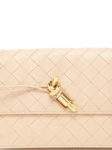 Bottega Veneta Women's Andiamo Intrecciato Leather Chain Pouch | Thumbnail 4 Bottega Veneta Women's Andiamo Intrecciato Leather Chain Pouch | Thumbnail 4