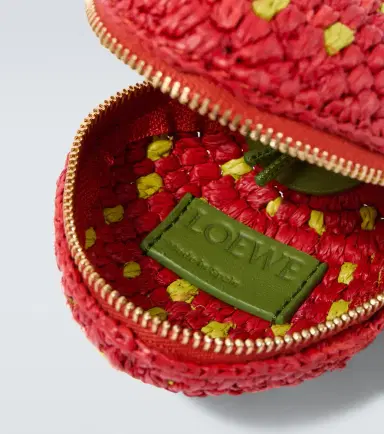 Loewe Strawberry raffia coin purse with strap | Thumbnail 2