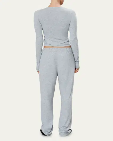 ÉTERNE Fitted Crewneck Long-Sleeve T-Shirt | Thumbnail 3