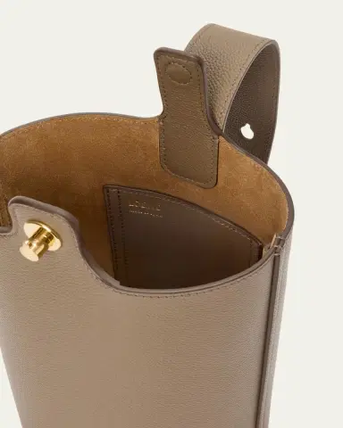 Loewe Pebble Mini Bucket Bag in Grain Leather | Thumbnail 4 Loewe Pebble Mini Bucket Bag in Grain Leather | Thumbnail 4