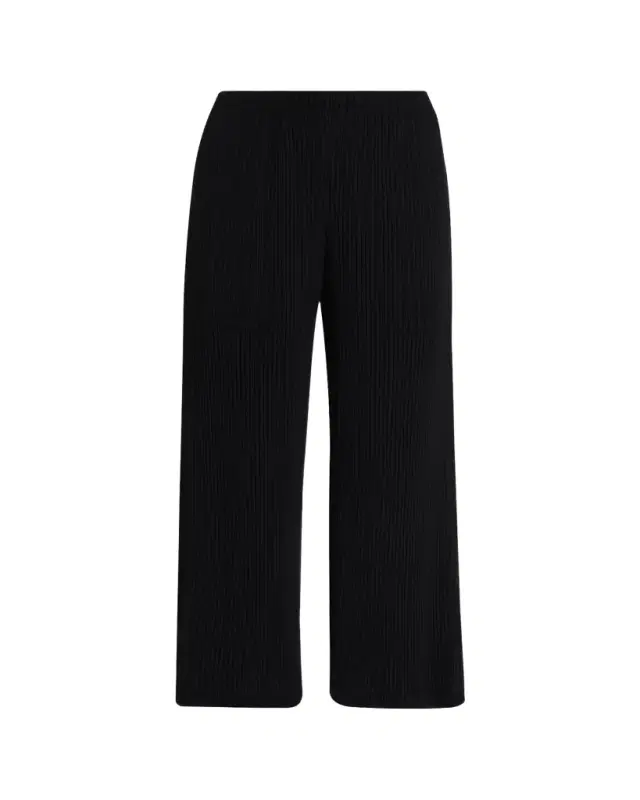Issey Miyake Hatching Plisse Straight-Leg Crop Pants