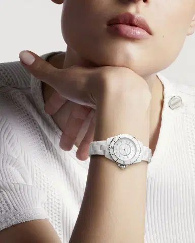 Chanel J12 DIAMOND BEZEL WATCH CALIBER 12.2, 33 MM | Thumbnail 2 Chanel J12 DIAMOND BEZEL WATCH CALIBER 12.2, 33 MM | Thumbnail 2