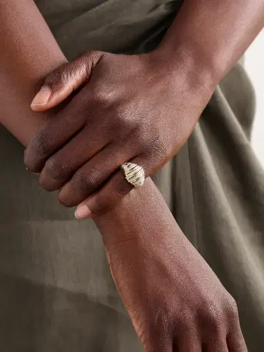 Yvonne Léon Berlingot 9-karat Gold Diamond Ring | Thumbnail 2