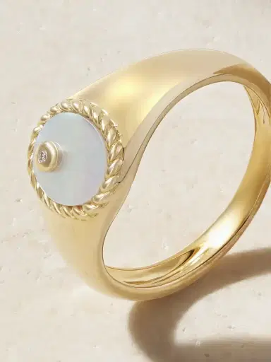 Yvonne Léon 9-karat Gold, Mother-of-pearl And Diamond Signet Ring | Thumbnail 4