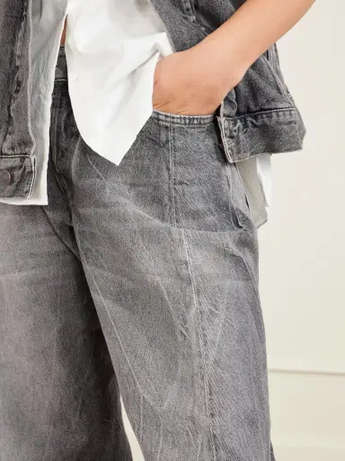 Acne Studios 2006f Low-rise Barrel-leg Jeans | Thumbnail 5 Acne Studios 2006f Low-rise Barrel-leg Jeans | Thumbnail 5