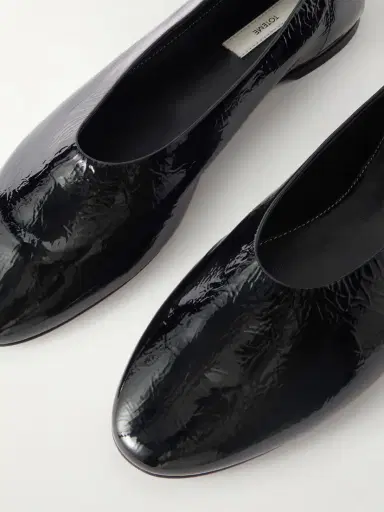 TOTEME Crinkled Patent-leather Ballet Flats | Thumbnail 5