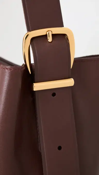 Madewell The Essential Bucket Tote in Leather Chocolate Raisin Leather One Size | Thumbnail 6
