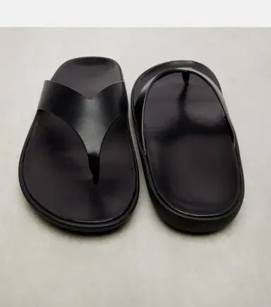 The Row Leger leather thong sandals | Thumbnail 6