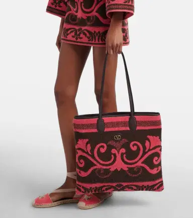 Valentino Garavani VLogo Medium terry tote bag | Thumbnail 5