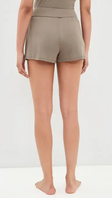 Commando Better Than Basic Rib Relaxed Shorts | Thumbnail 3