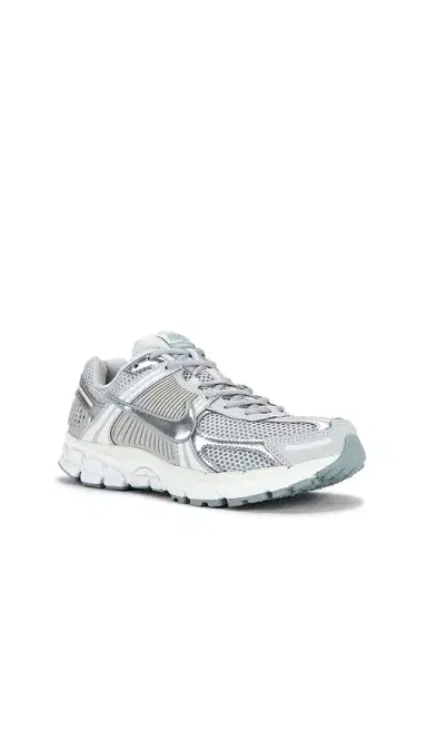 Nike Zoom Vomero 5 Sneaker | Thumbnail 2