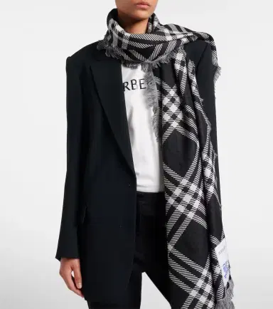 Burberry Check wool and silk scarf | Thumbnail 4
