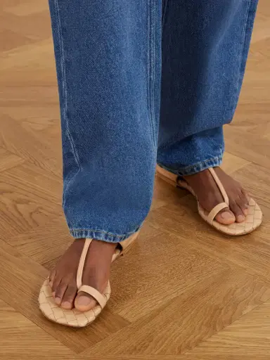 Bottega Veneta Livia Leather Sandals | Thumbnail 2 Bottega Veneta Livia Leather Sandals | Thumbnail 2