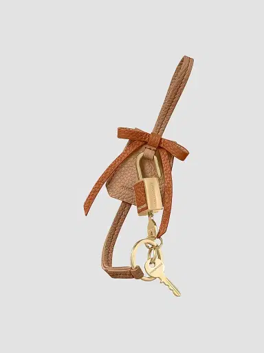 MAISON de SABRÉ Women's The Bow Padlock Charm - Sandstone Pecan | Thumbnail 3 MAISON de SABRÉ Women's The Bow Padlock Charm - Sandstone Pecan | Thumbnail 3