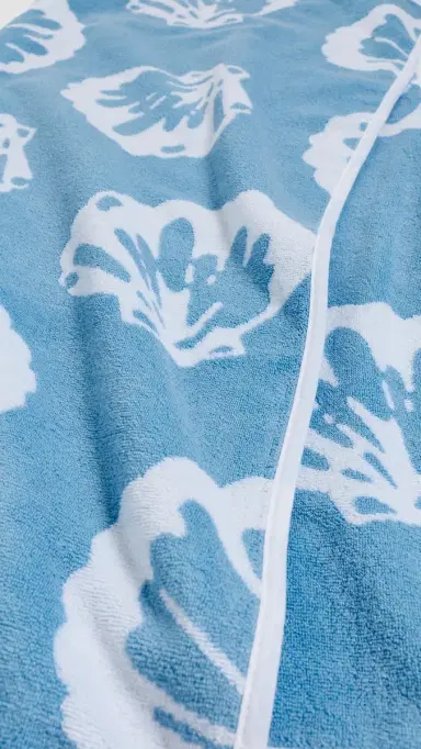 Weezie Beach Towel Blue Shell One Size | Thumbnail 3