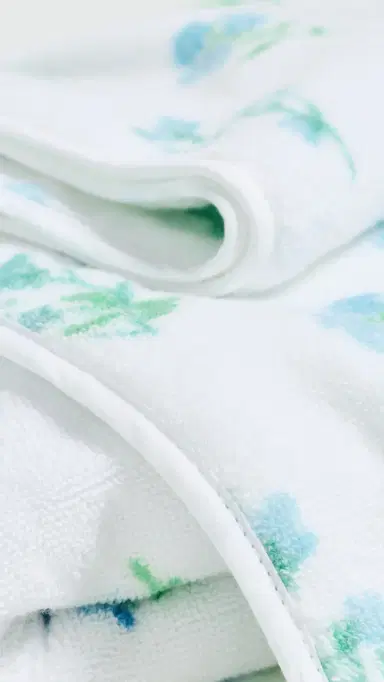 Weezie Floral Scallop Hand Towel Frances One Size | Thumbnail 4