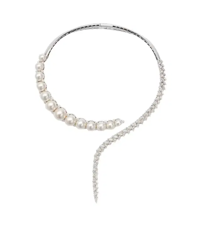 Pearlescent 18kt white gold necklace with diamonds and pearls