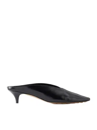 Bottega Veneta Vesta Leather Mules | Thumbnail 1 Bottega Veneta Vesta Leather Mules | Thumbnail 1