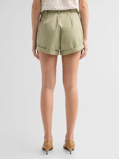 DÔEN Women's Declan Pleated Shorts | Thumbnail 3