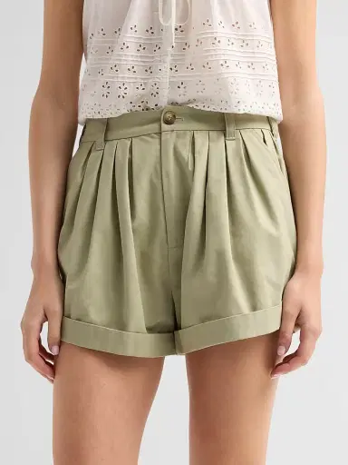 DÔEN Women's Declan Pleated Shorts | Thumbnail 5