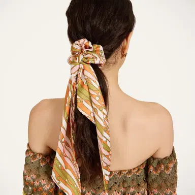 La DoubleJ Bow Scrunchie | Thumbnail 2