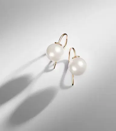 STONE AND STRAND Essential 14kt gold earrings with pearls | Thumbnail 5