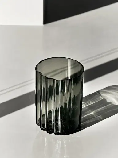 Zaha Hadid Design Pulse Wide Glass Vase | Thumbnail 4 Zaha Hadid Design Pulse Wide Glass Vase | Thumbnail 4