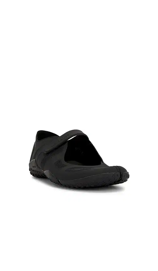 NikeSKIMS Rift Mesh Sneaker