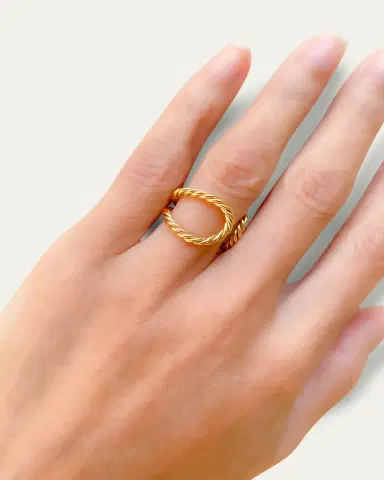 Haute Victoire 18K Yellow Gold Open Shank Twisted Ring | Thumbnail 2