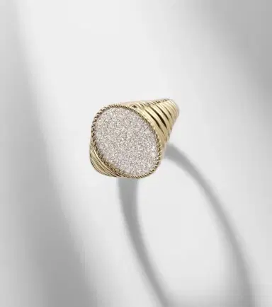 Yvonne Léon Yvonne Léon Chevalière Ovale 9kt gold ring with diamonds | Thumbnail 5
