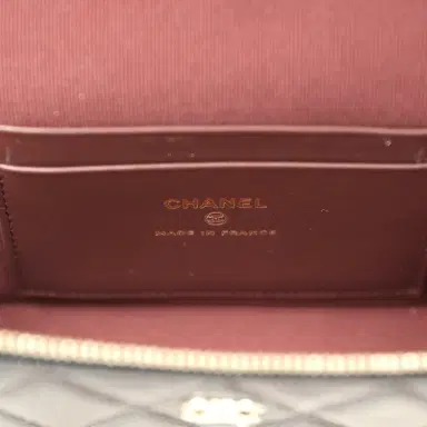 Chanel Chanel Top Handle Long Vanity Case with Chain Black Shiny Caviar Light Gold Hardware | Thumbnail 8 Chanel Chanel Top Handle Long Vanity Case with Chain Black Shiny Caviar Light Gold Hardware | Thumbnail 8